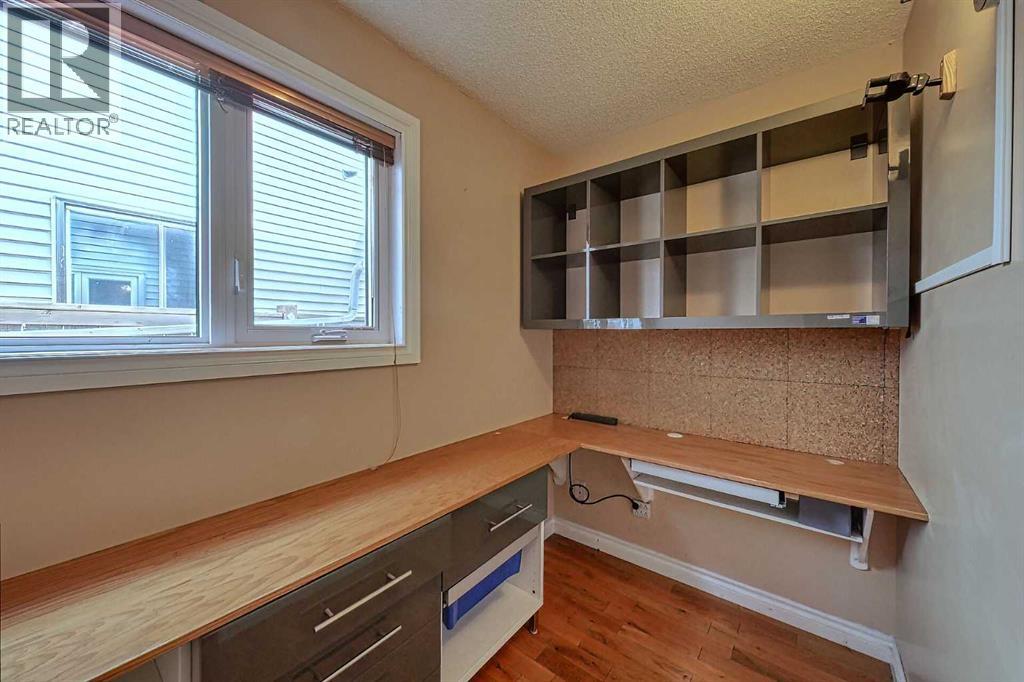 Single Family House 4 Level for Sale in  Hawkhill Place NW Hawkwood Calgary 