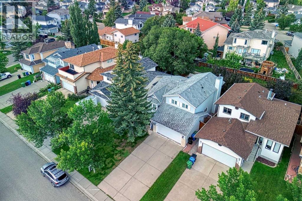 Single Family House 4 Level for Sale in  Hawkhill Place NW Hawkwood Calgary 