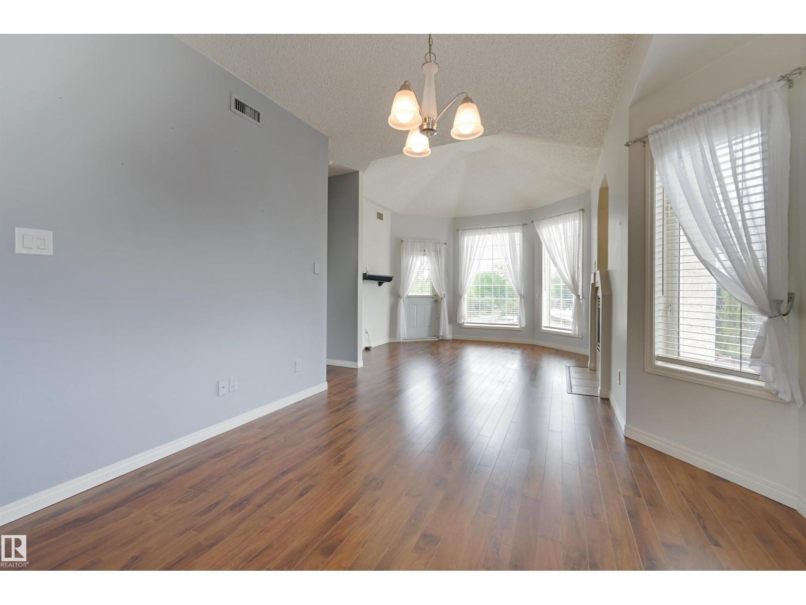 Photo 10 of 304 11308 130 Av Nw, Edmonton AB