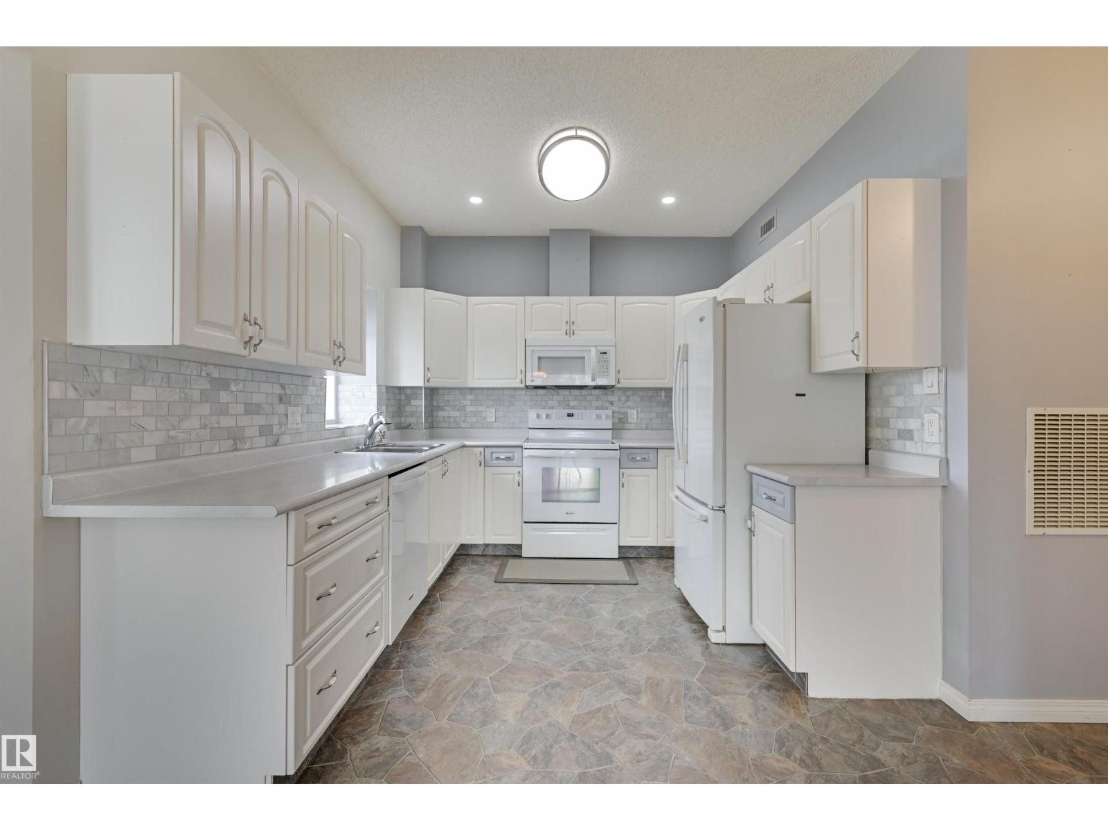 Photo 11 of 304 11308 130 Av Nw, Edmonton AB
