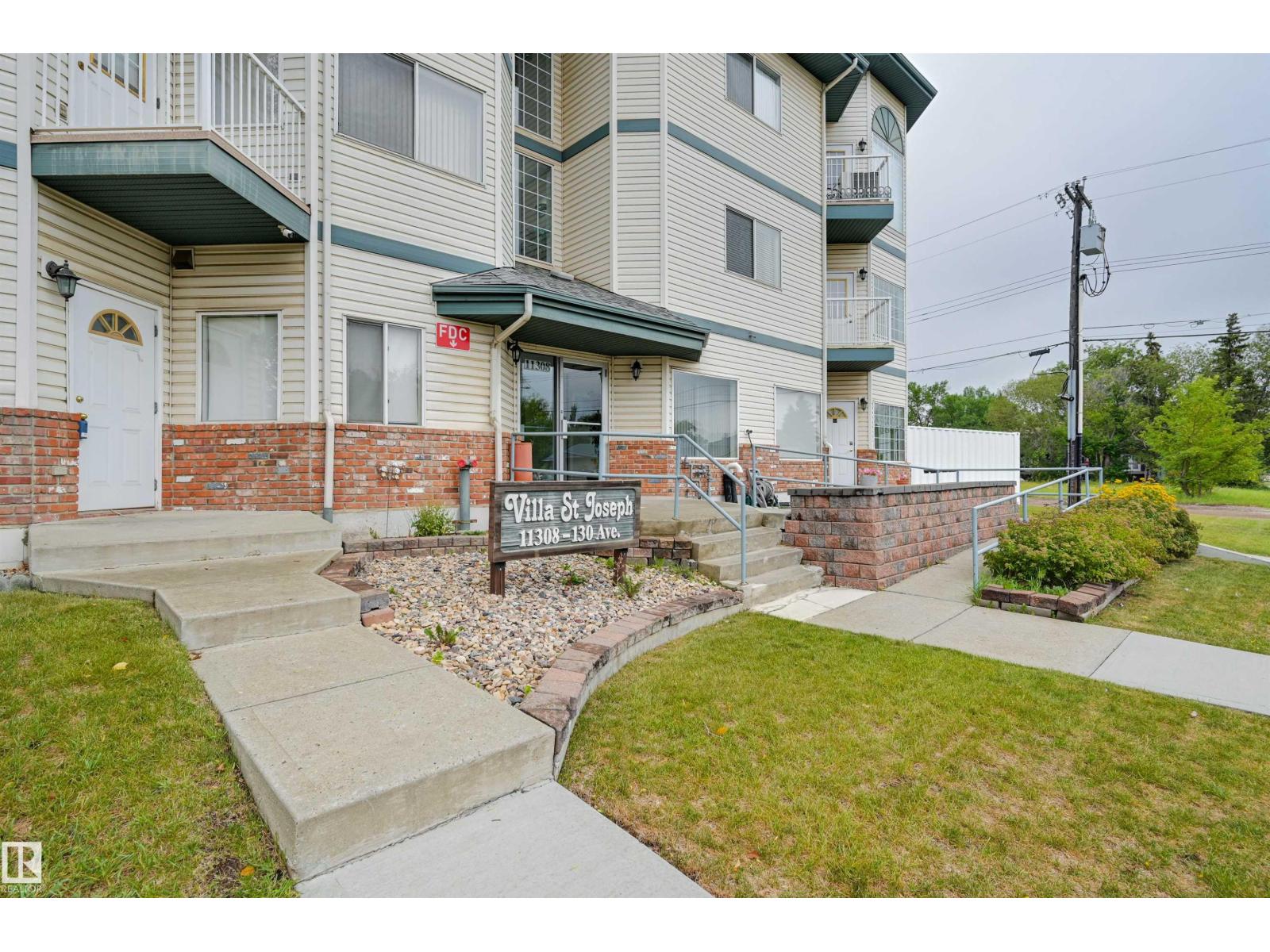 Photo 2 of 304 11308 130 Av Nw, Edmonton AB