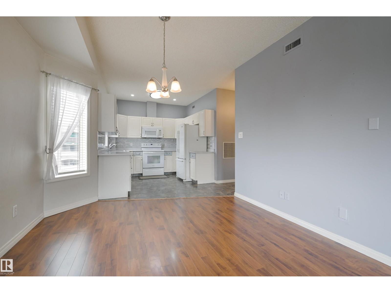 Photo 8 of 304 11308 130 Av Nw, Edmonton AB