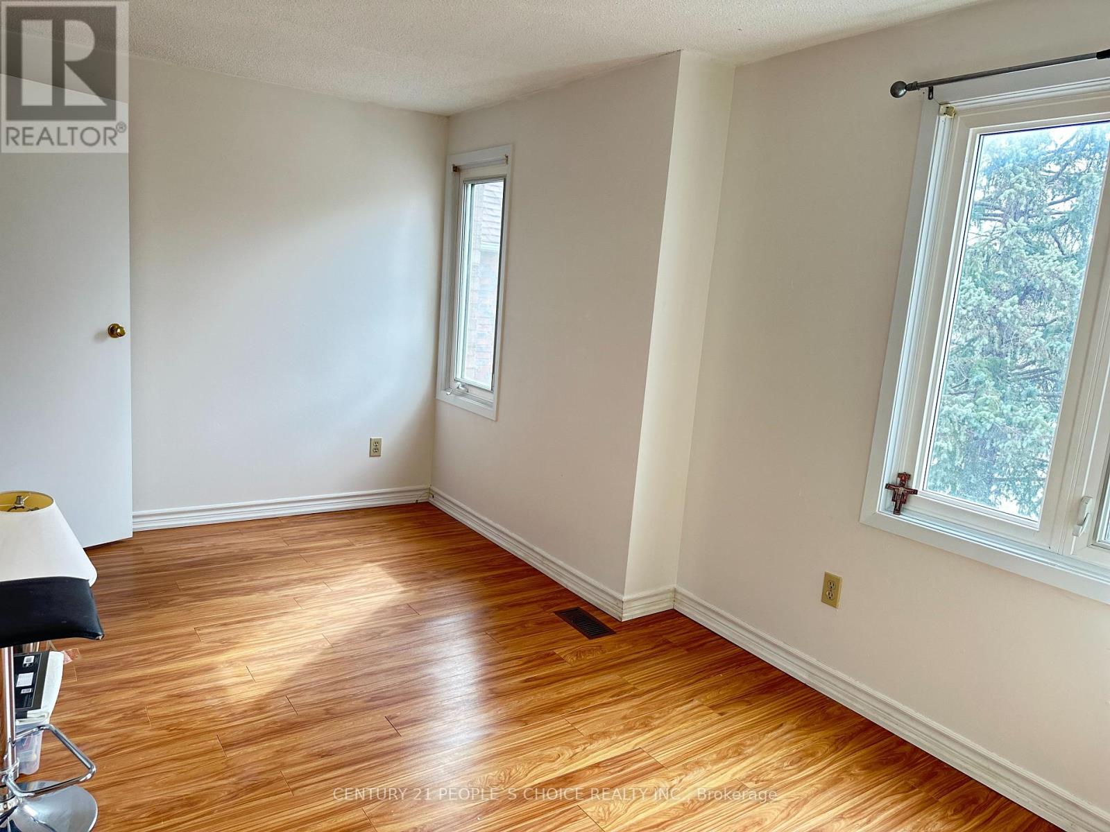 Photo 13 of 152 Observatory Lane, Richmond Hill ON