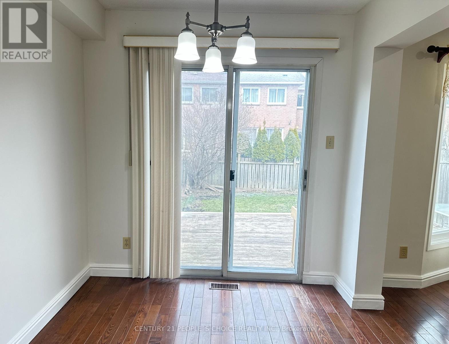 Photo 1 of 152 Observatory Lane, Richmond Hill ON
