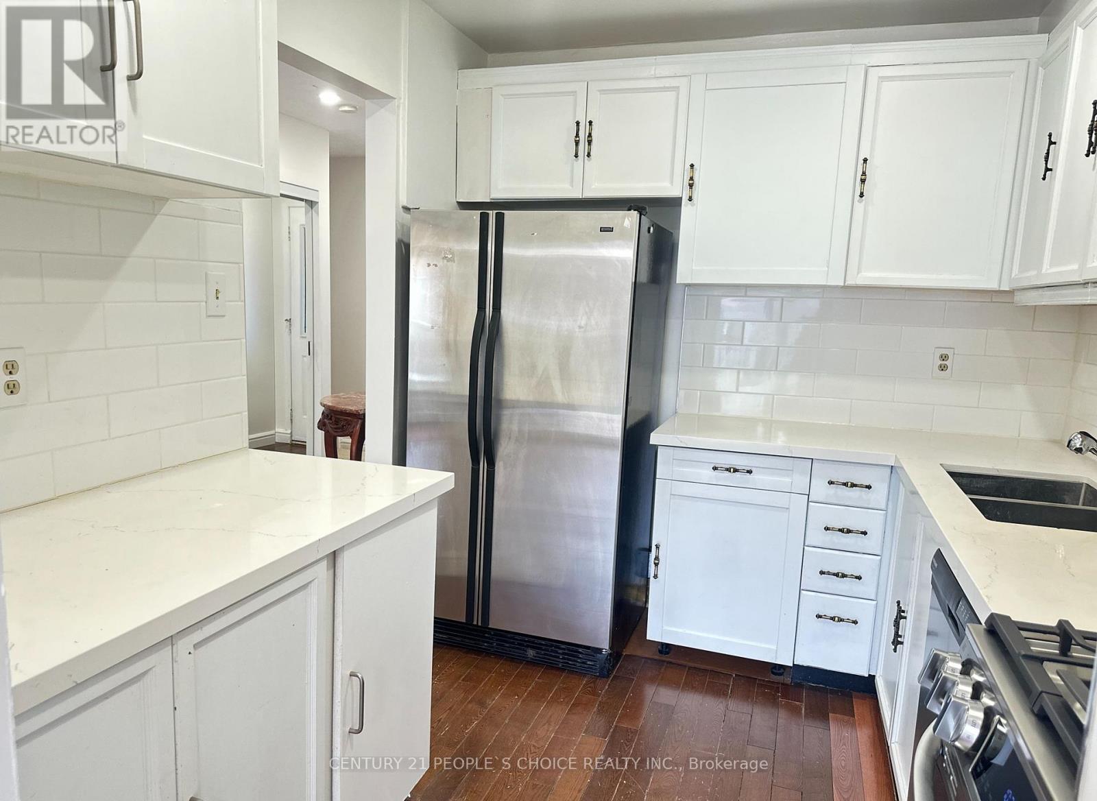 Photo 5 of 152 Observatory Lane, Richmond Hill ON