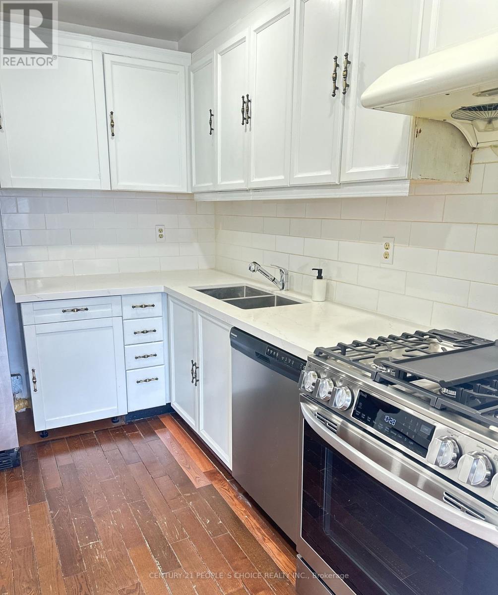 Photo 12 of 152 Observatory Lane, Richmond Hill ON