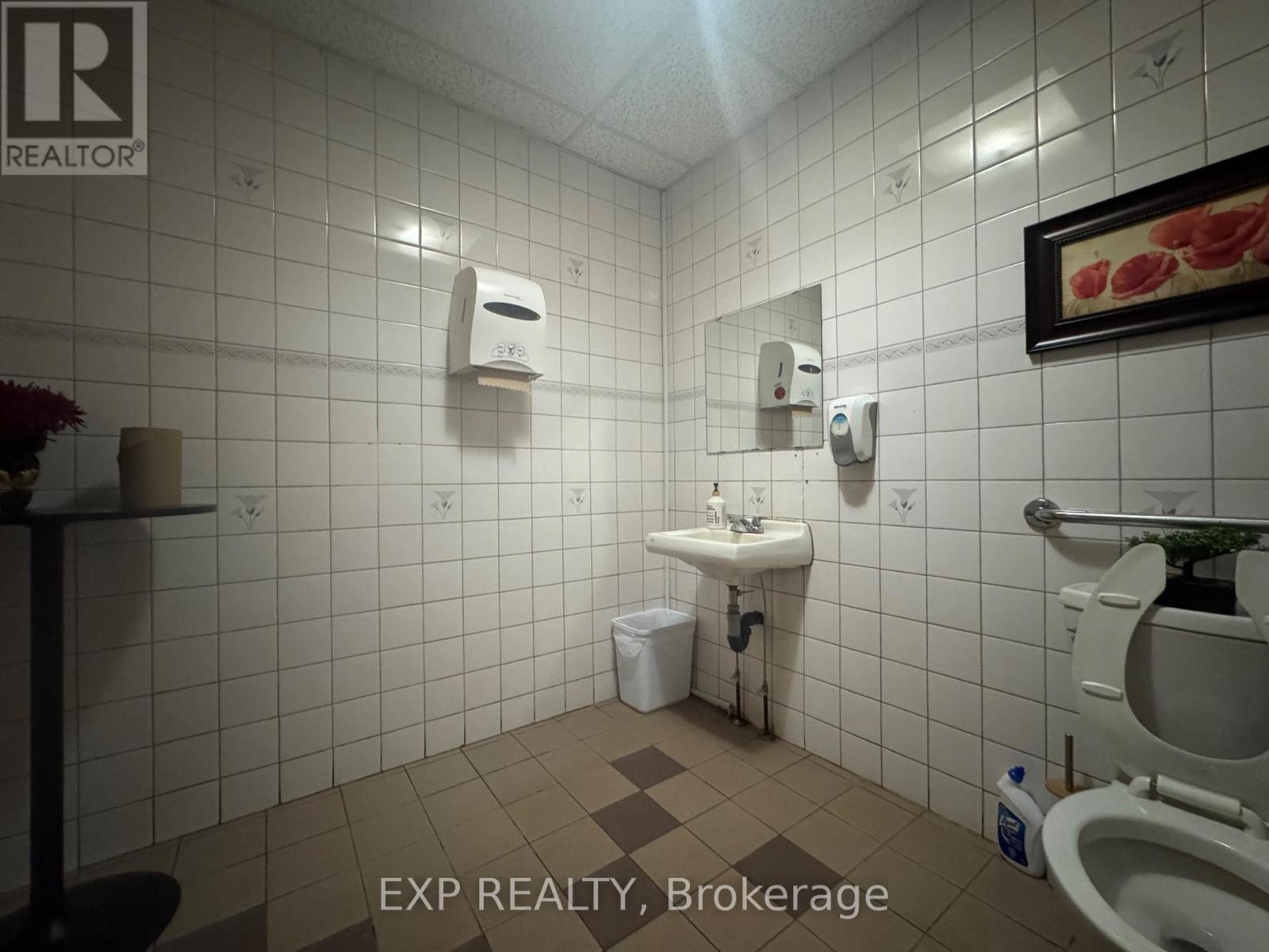 Photo 9 of 1188 Newmarket Street, Ottawa ON