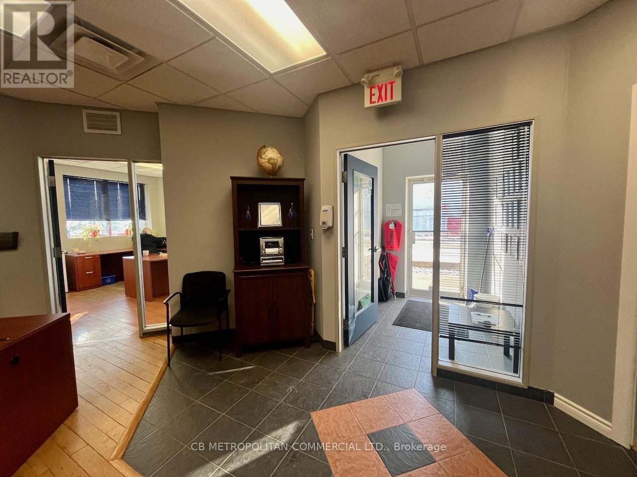 Photo 4 of 180 Chatham Street, Hamilton ON