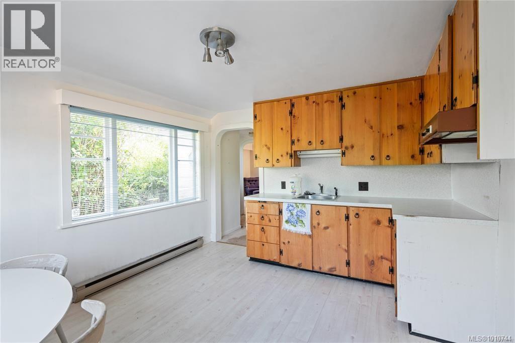 Photo 6 of 1620 Loat St, Nanaimo BC