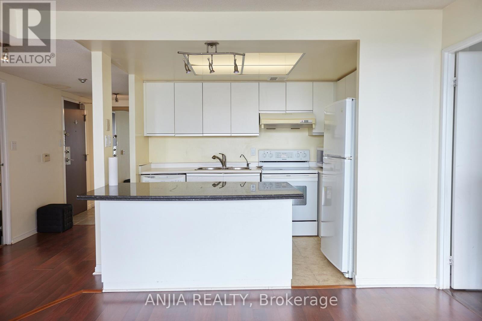 Photo 2 of 1206 5765 Yonge Street Ne, Toronto ON
