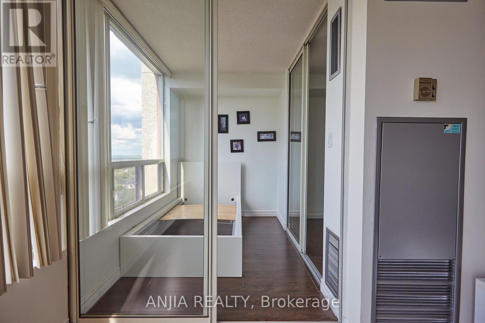 Photo 4 of 1206 5765 Yonge Street Ne, Toronto ON