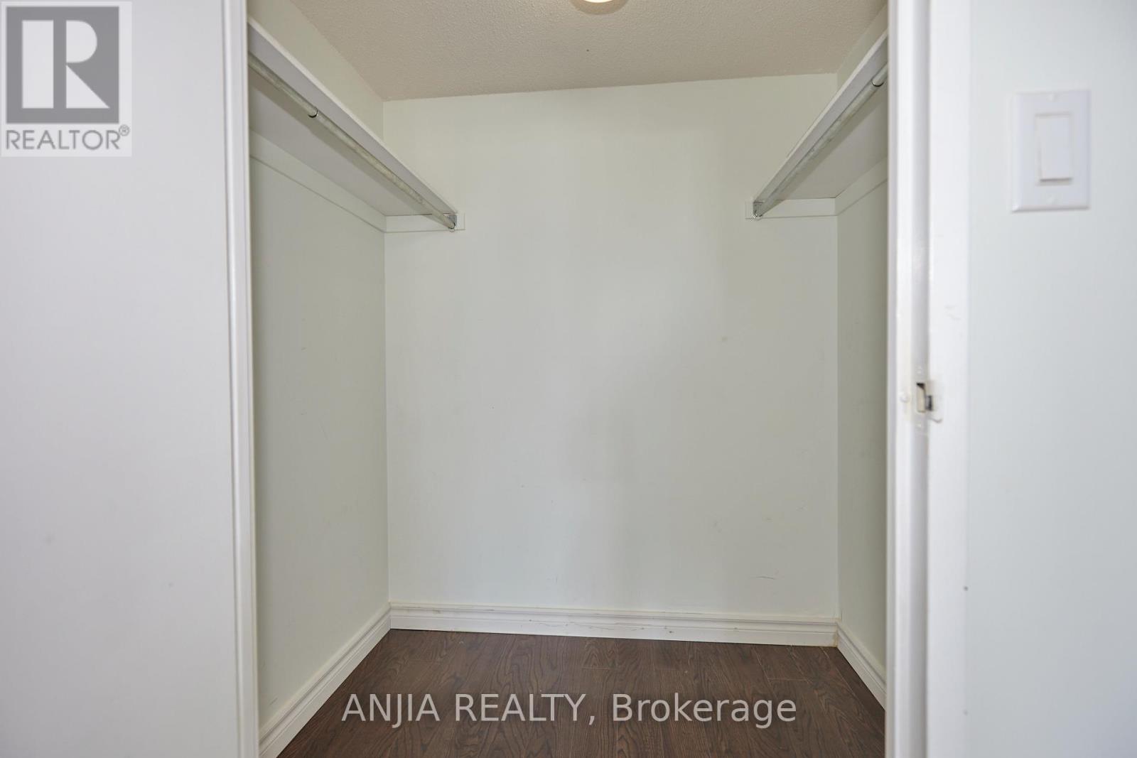 Photo 8 of 1206 5765 Yonge Street Ne, Toronto ON