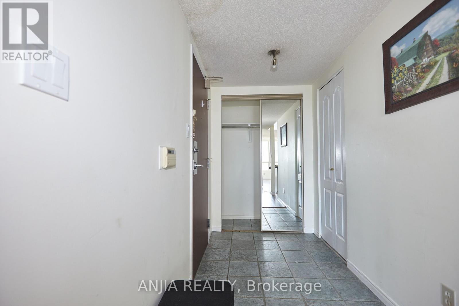 Photo 9 of 1206 5765 Yonge Street Ne, Toronto ON
