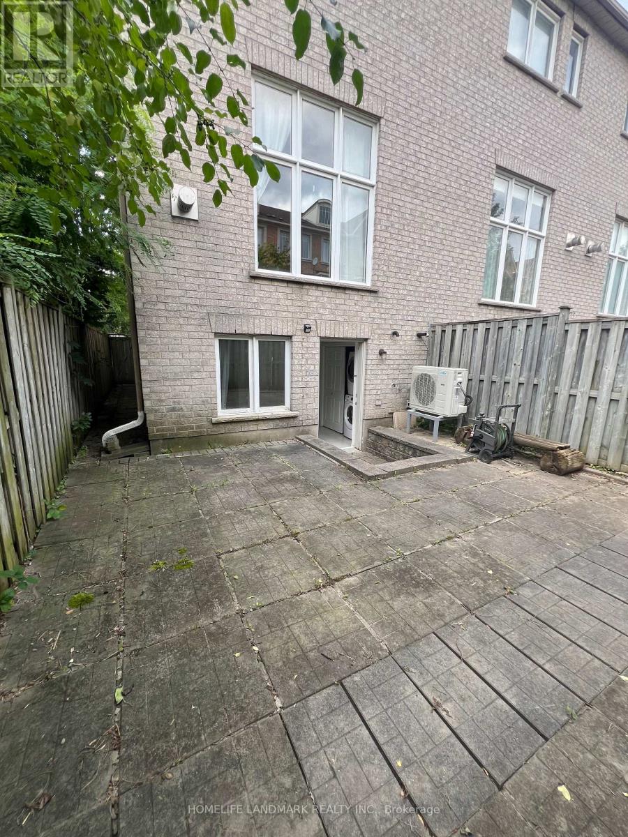 Photo 4 of 31 Rodeo Court, Toronto ON