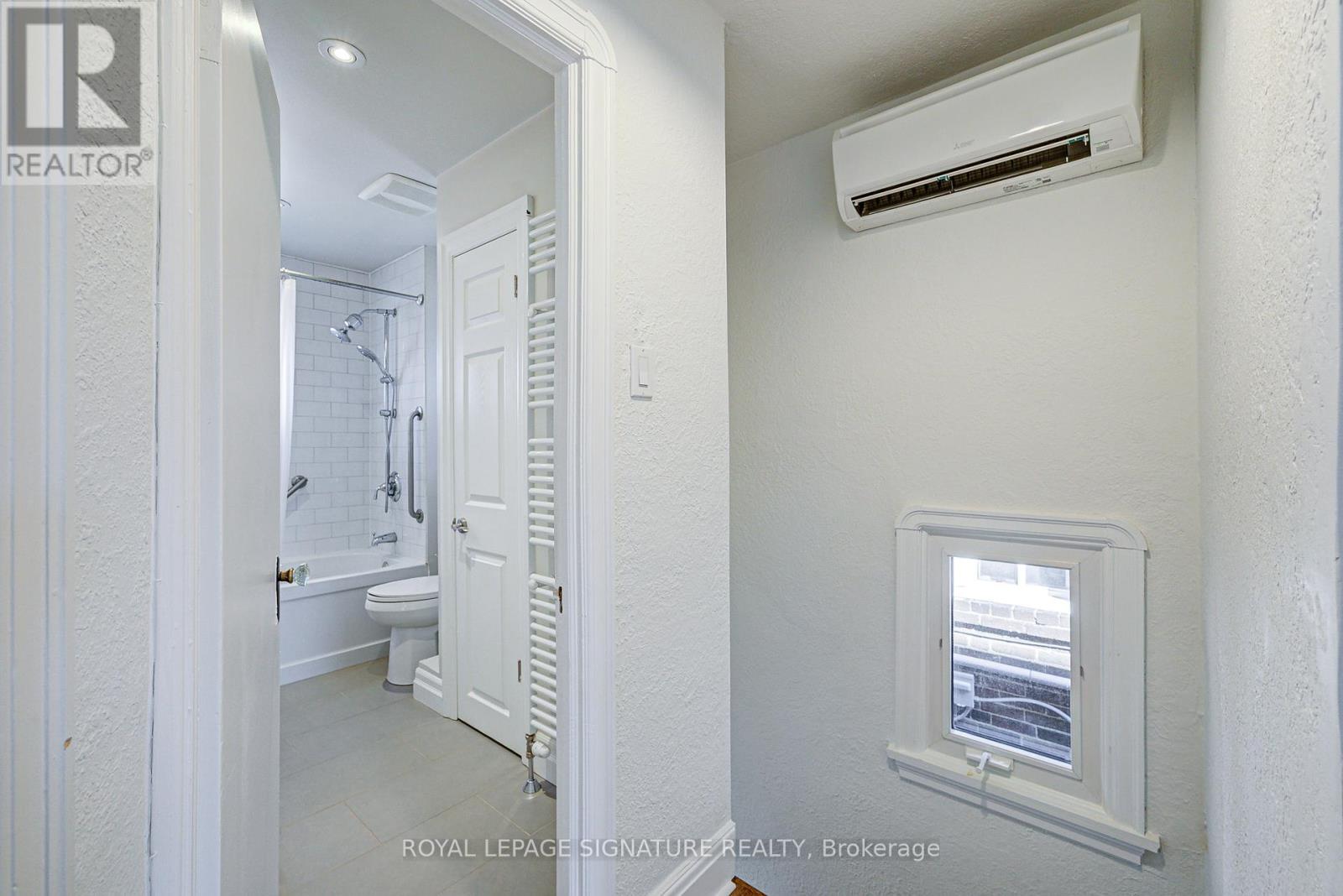 Photo 12 of Upper 1063 Pape Avenue, Toronto ON