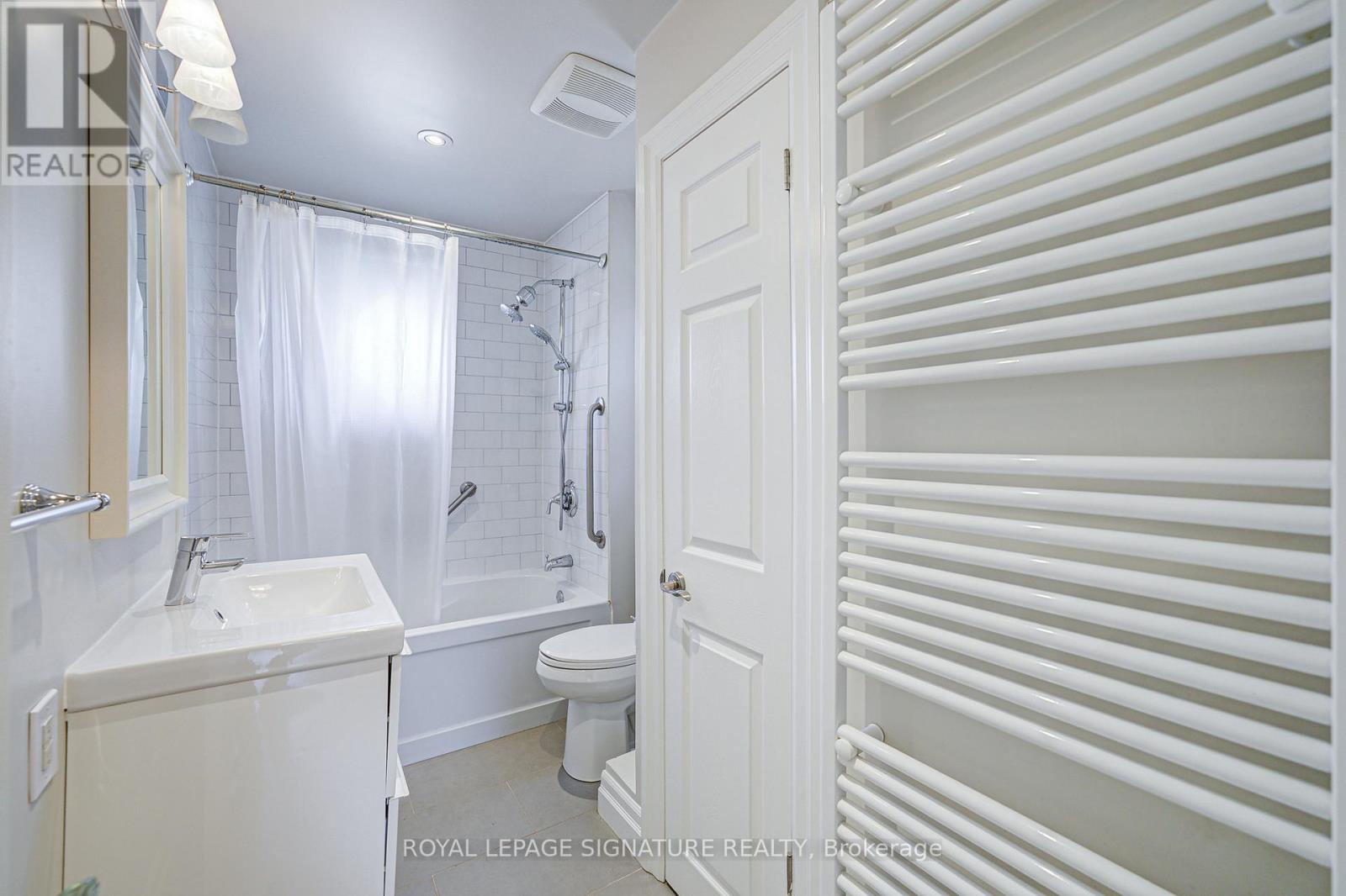 Photo 13 of Upper 1063 Pape Avenue, Toronto ON