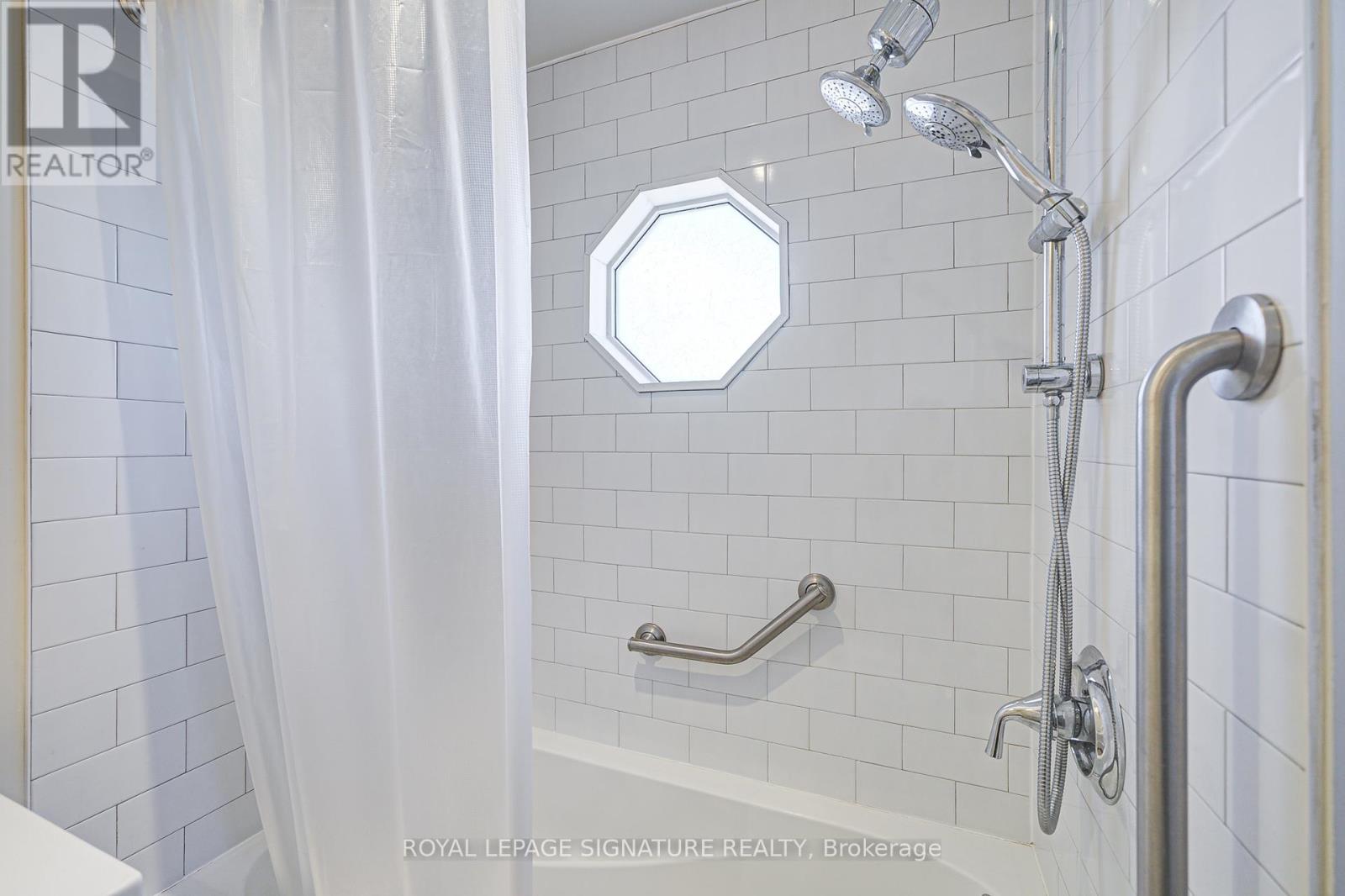 Photo 14 of Upper 1063 Pape Avenue, Toronto ON