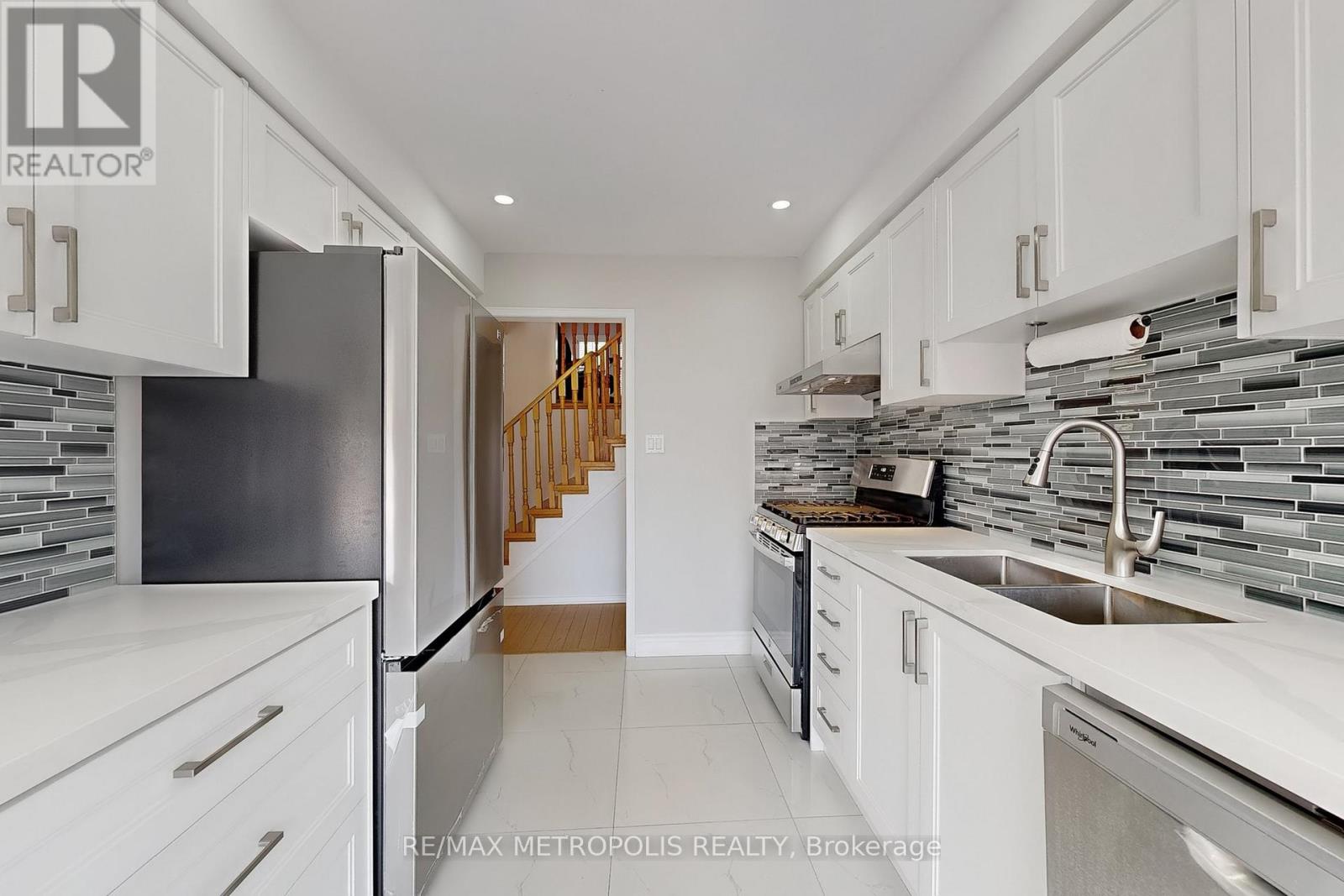 Photo 11 of 175 Roxbury Street, Markham ON
