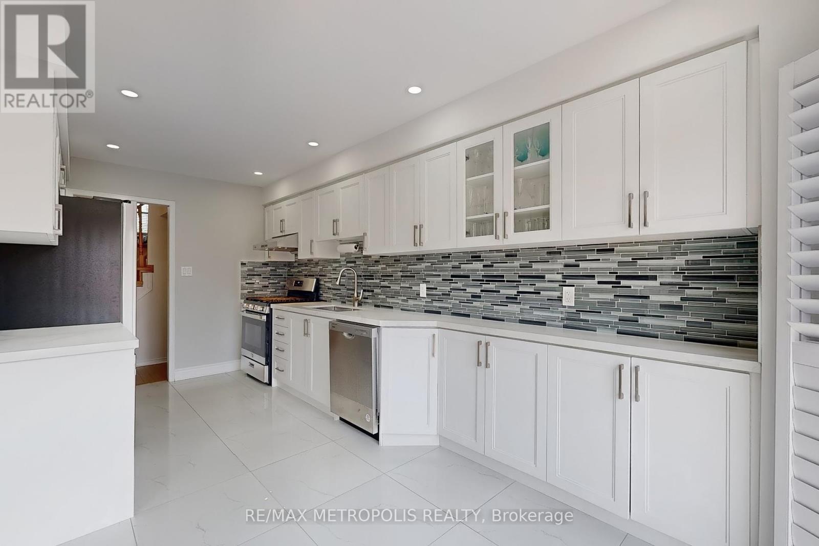 Photo 13 of 175 Roxbury Street, Markham ON