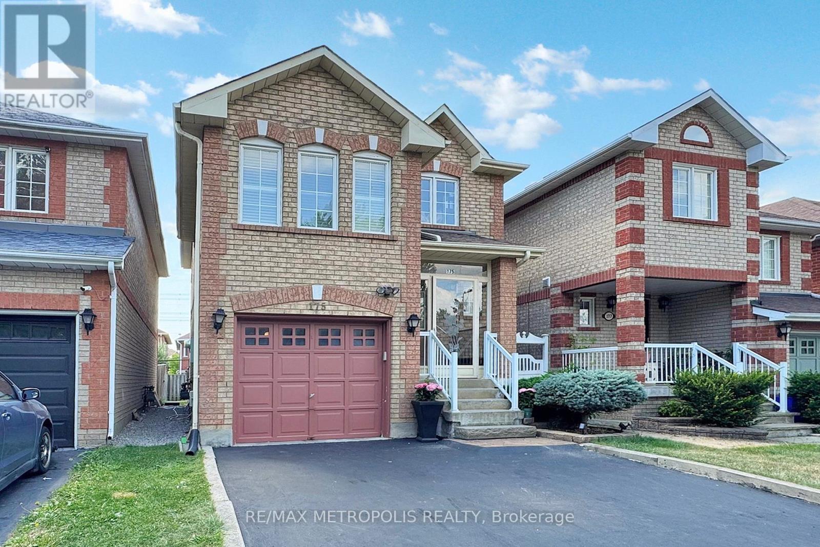 Photo 2 of 175 Roxbury Street, Markham ON