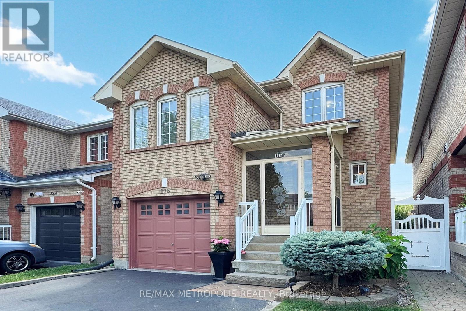 Photo 3 of 175 Roxbury Street, Markham ON