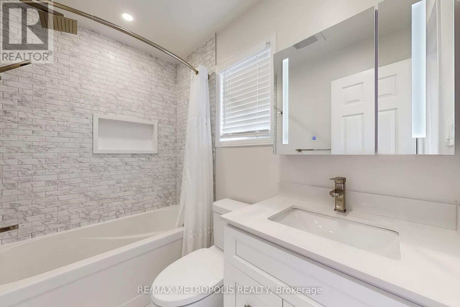 Photo 32 of 175 Roxbury Street, Markham ON