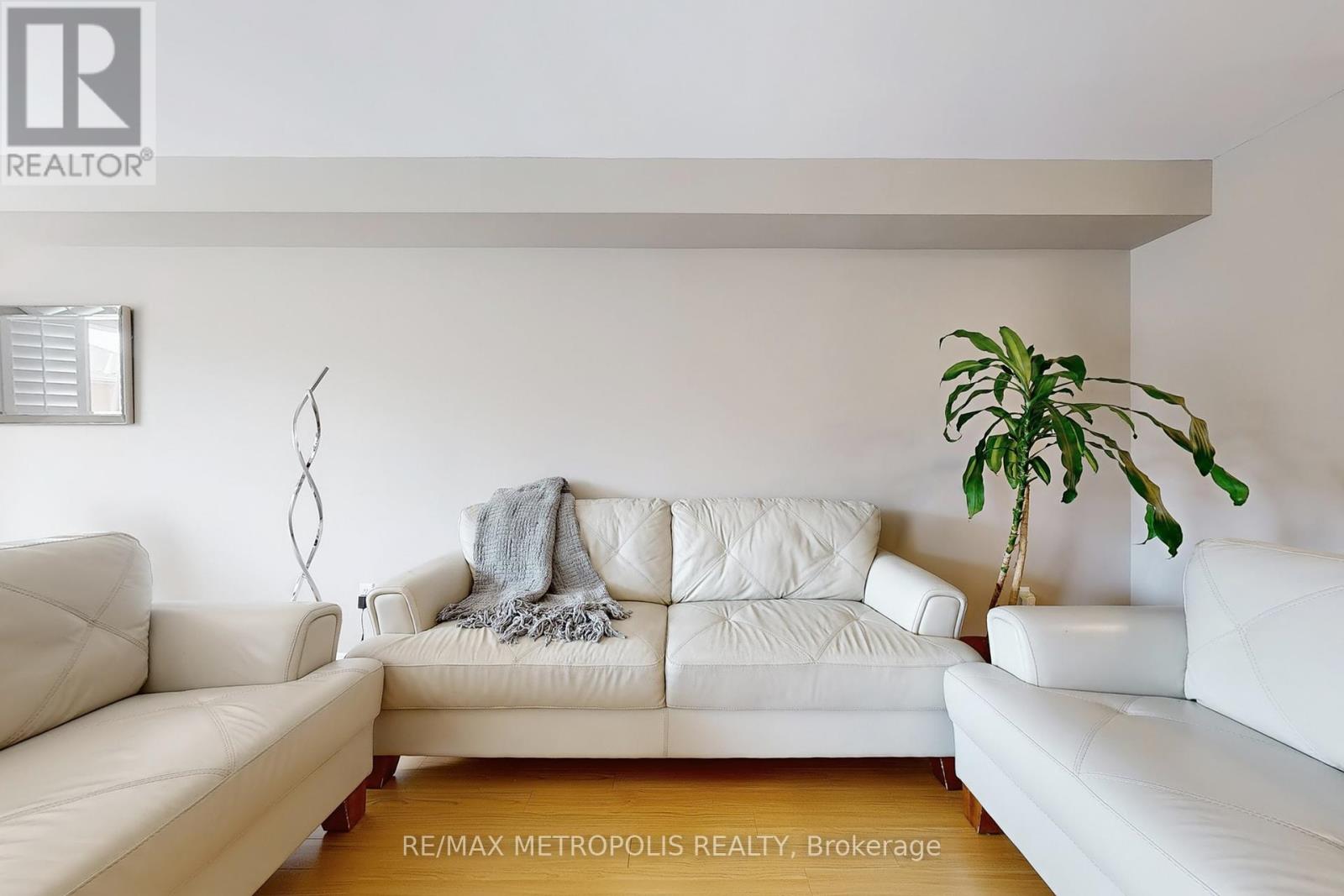 Photo 5 of 175 Roxbury Street, Markham ON