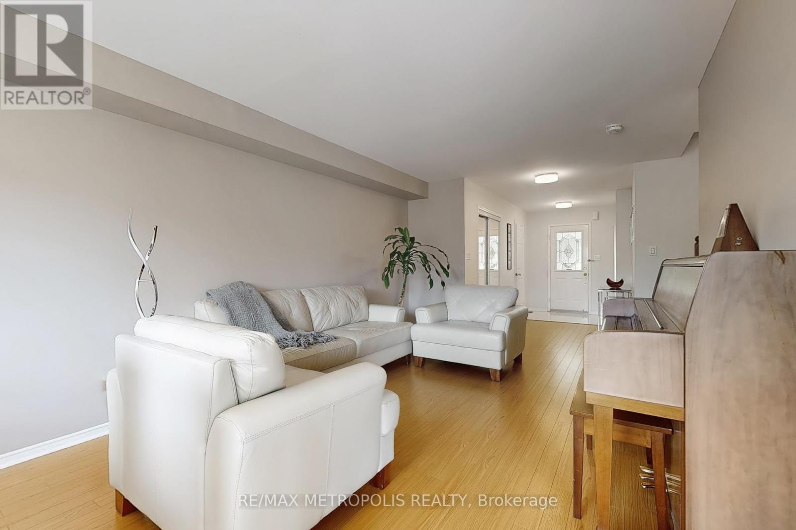 Photo 6 of 175 Roxbury Street, Markham ON