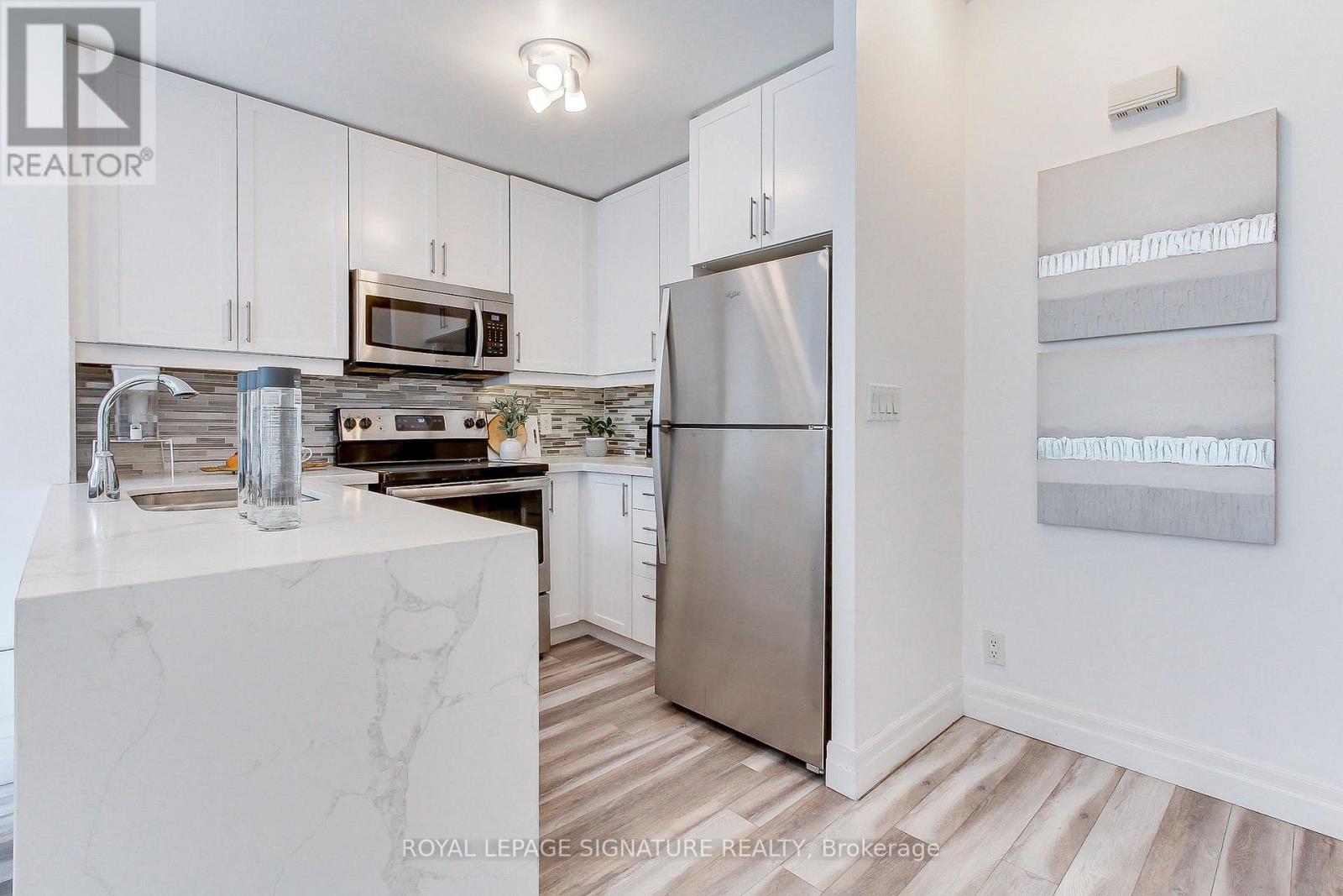 Photo 18 of 104 90 Absolute Avenue, Mississauga ON