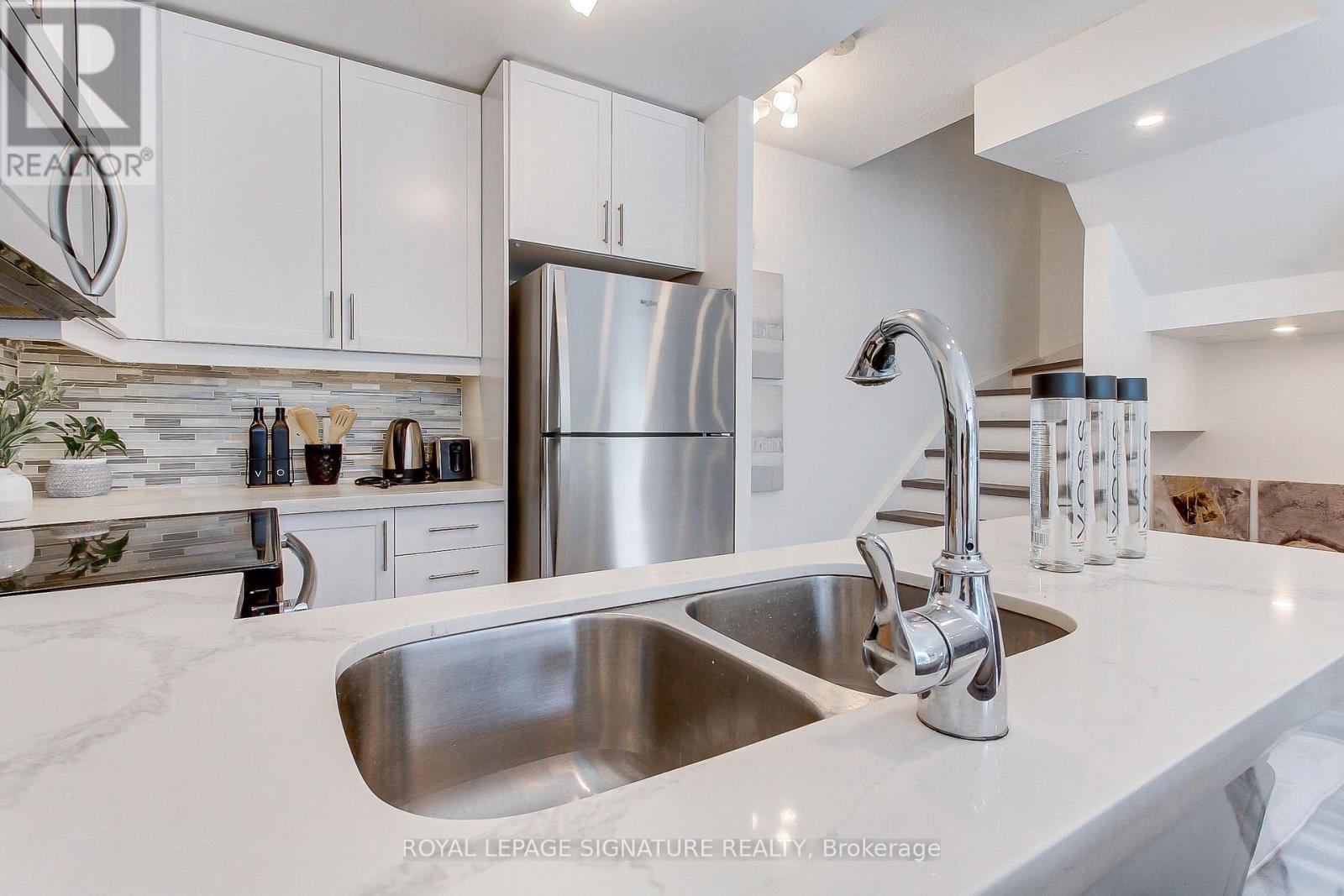 Photo 21 of 104 90 Absolute Avenue, Mississauga ON
