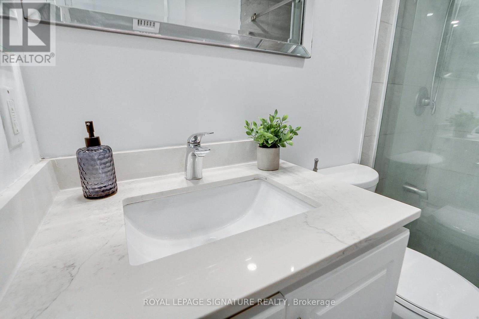 Photo 31 of 104 90 Absolute Avenue, Mississauga ON