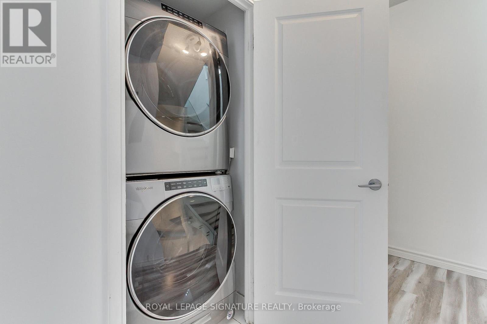 Photo 32 of 104 90 Absolute Avenue, Mississauga ON