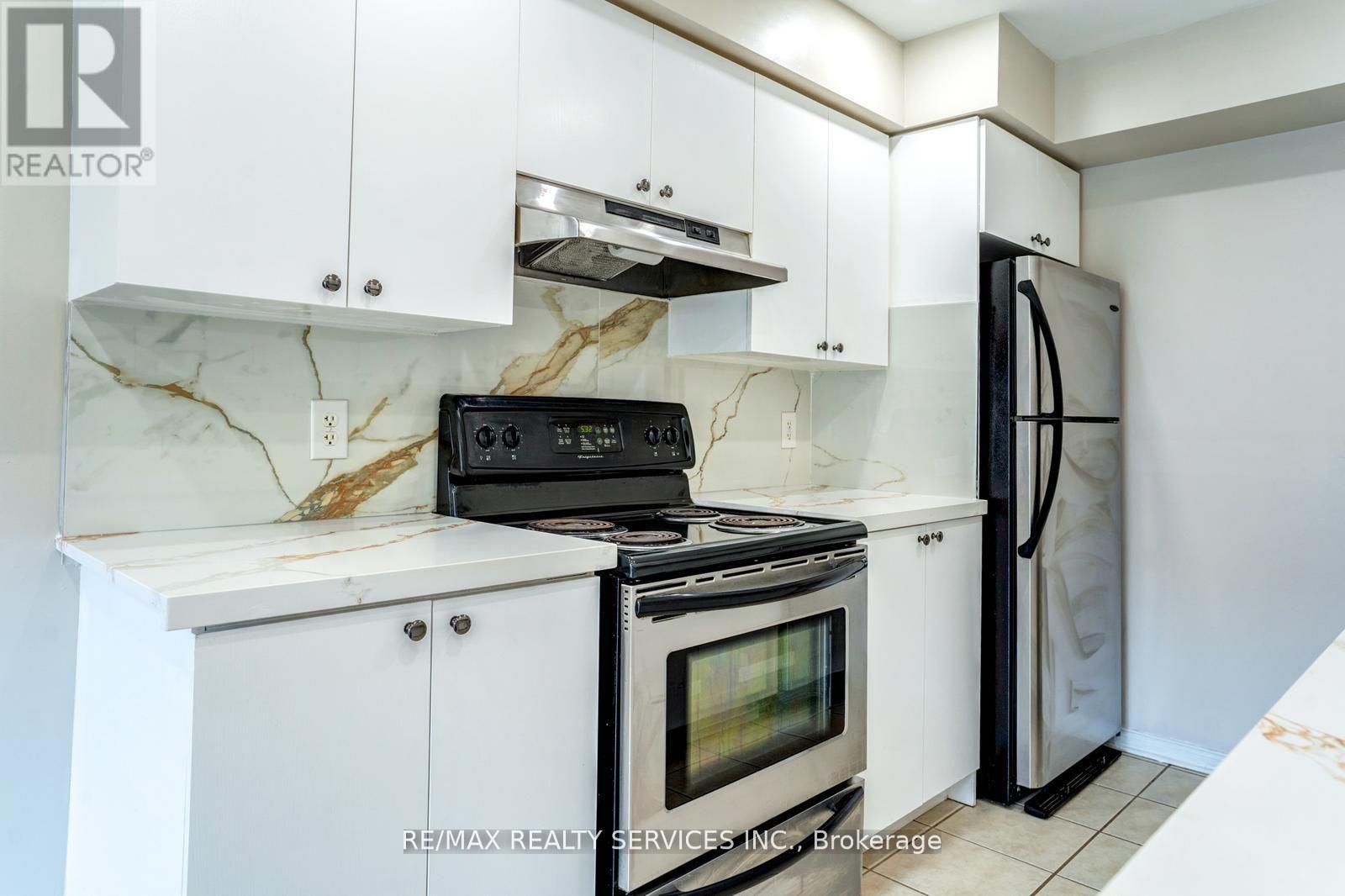 Photo 21 of 344 4975 Southampton Drive, Mississauga ON