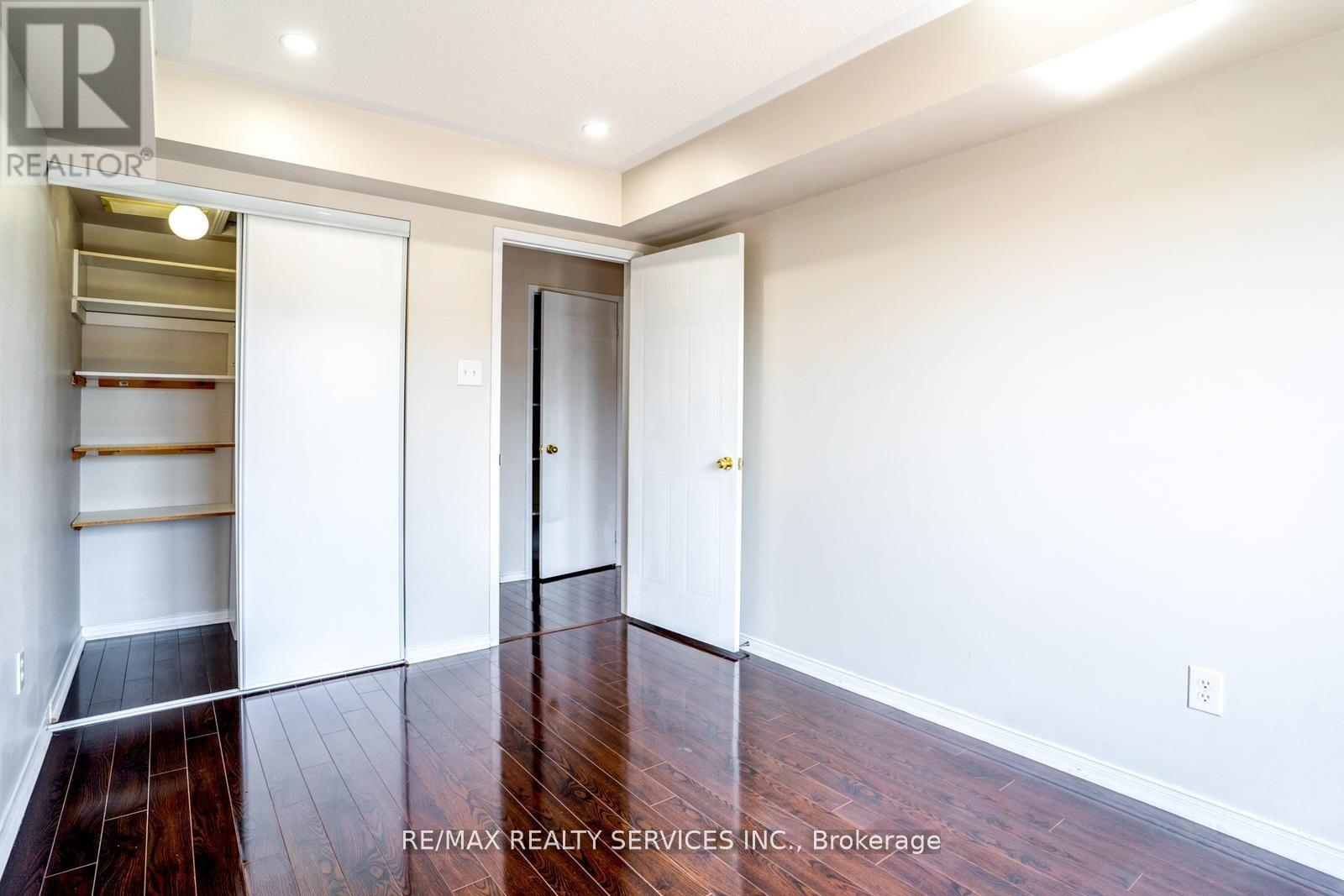 Photo 2 of 344 4975 Southampton Drive, Mississauga ON