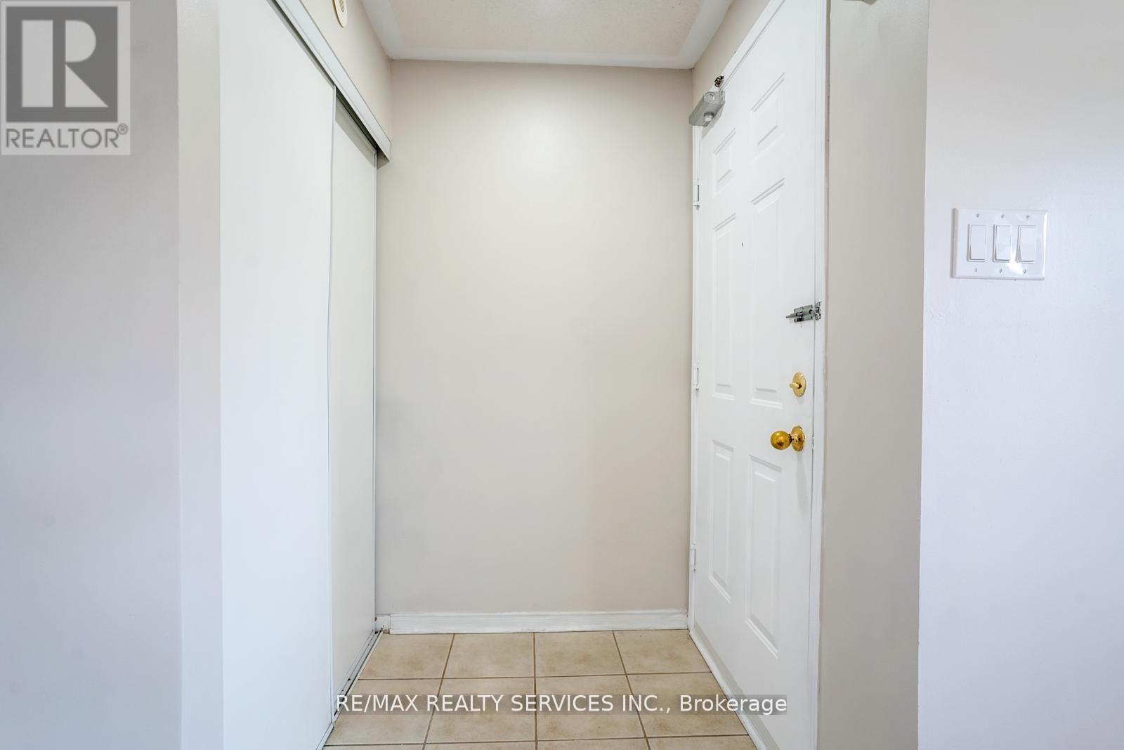 Photo 15 of 344 4975 Southampton Drive, Mississauga ON