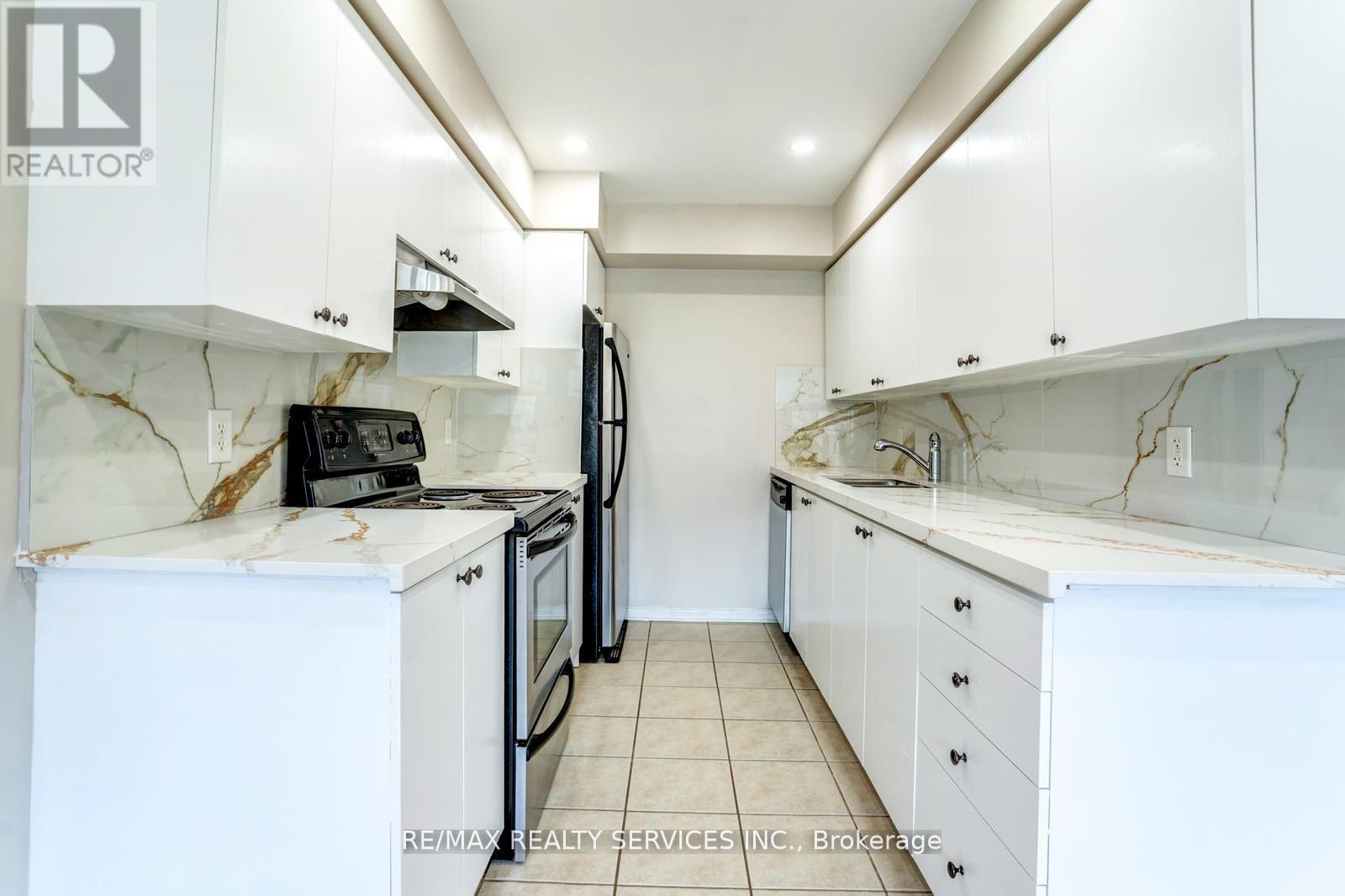 Photo 5 of 344 4975 Southampton Drive, Mississauga ON