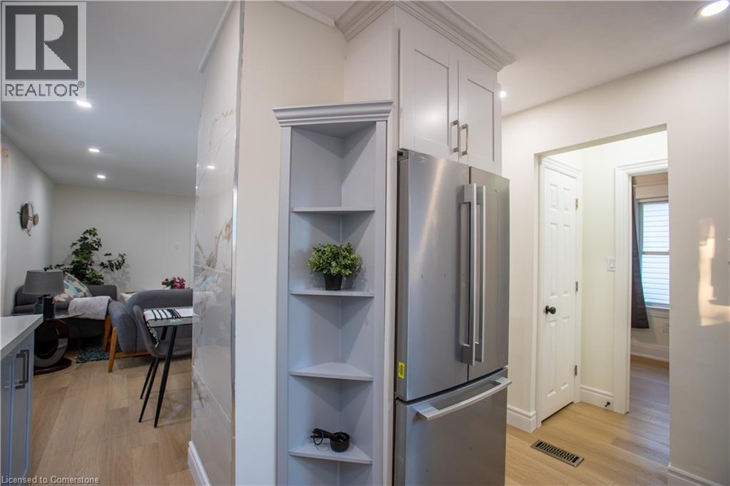 Photo 15 of 35 St Peter Street, St Catharines ON