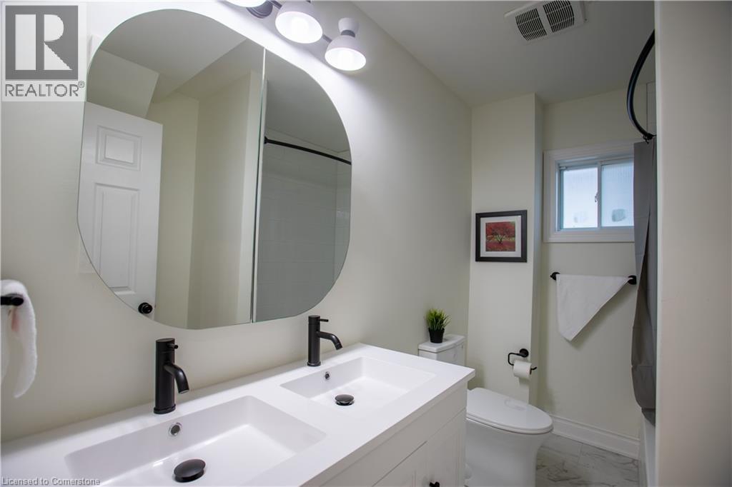 Photo 16 of 35 St Peter Street, St Catharines ON