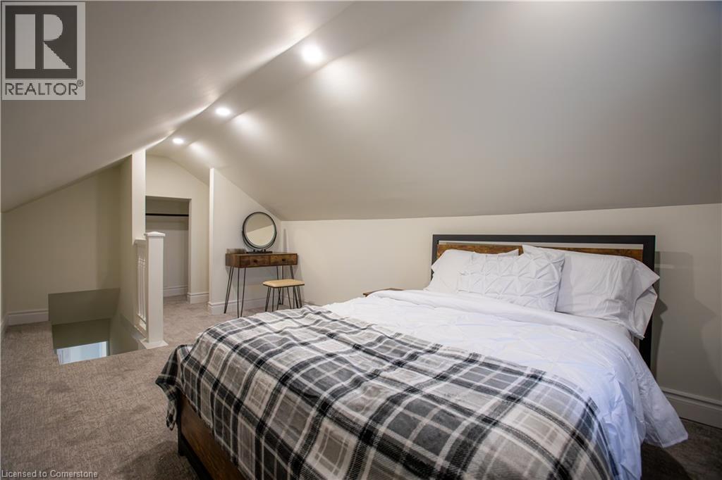 Photo 23 of 35 St Peter Street, St Catharines ON