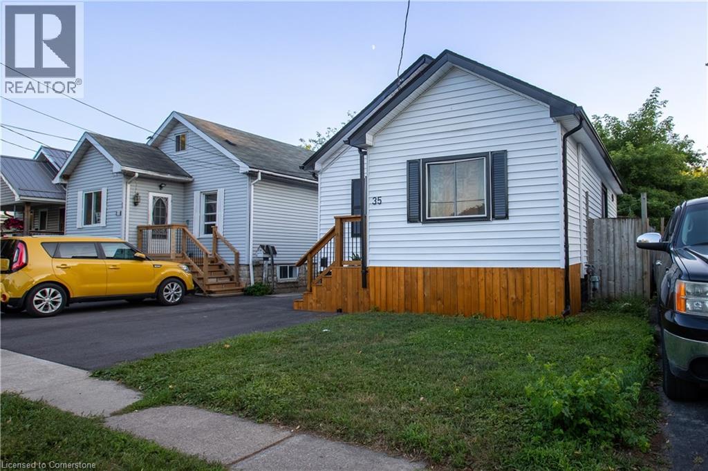 Photo 4 of 35 St Peter Street, St Catharines ON