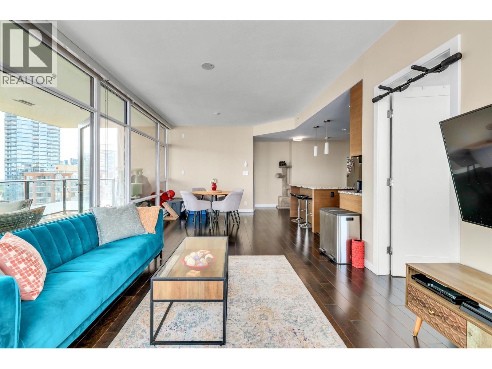 Photo 4 of 1801 6168 Wilson Avenue, Burnaby BC