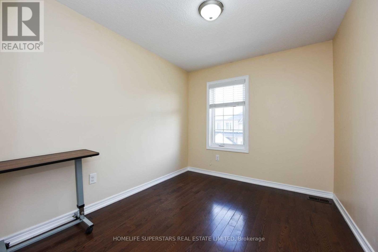 Photo 13 of 50 Sea Drifter Crescent, Brampton ON