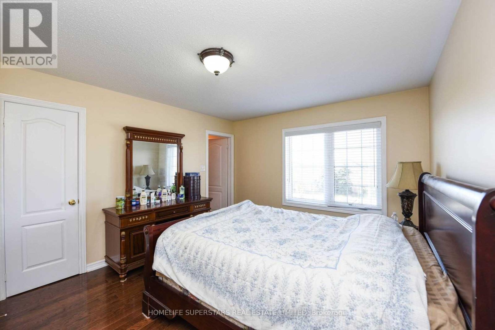 Photo 21 of 50 Sea Drifter Crescent, Brampton ON