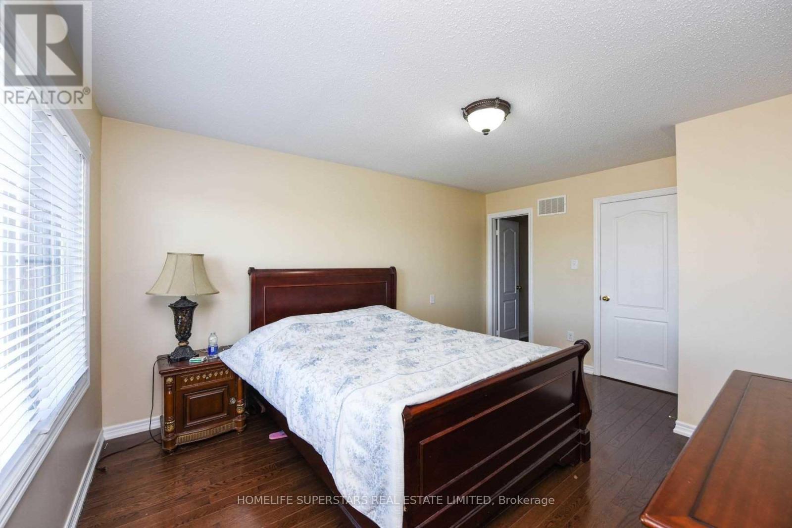 Photo 22 of 50 Sea Drifter Crescent, Brampton ON