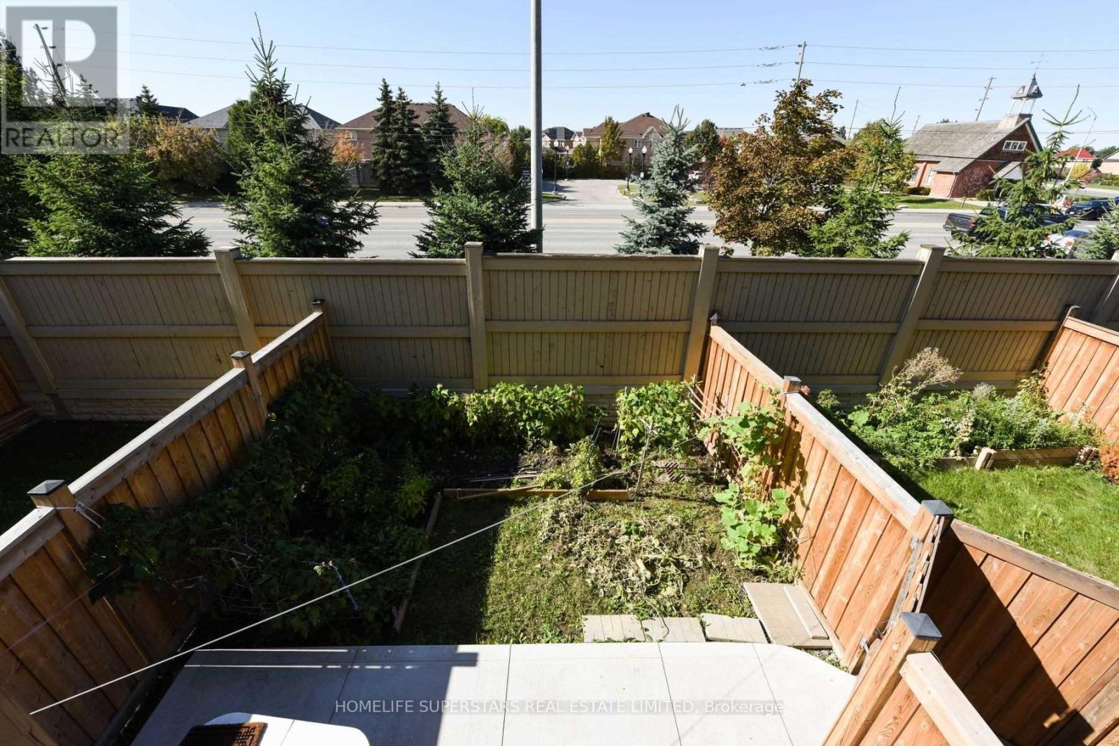 Photo 26 of 50 Sea Drifter Crescent, Brampton ON