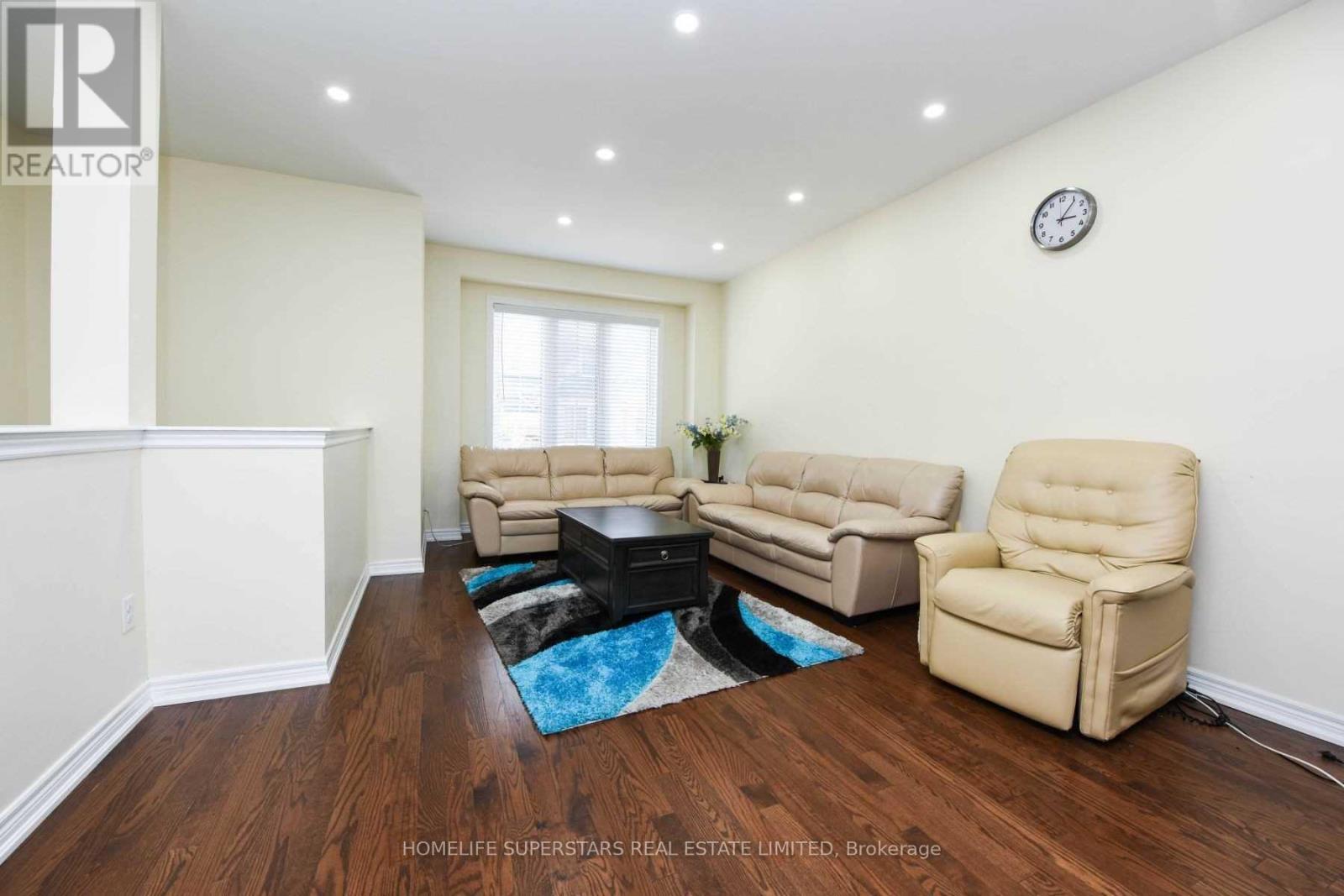 Photo 3 of 50 Sea Drifter Crescent, Brampton ON