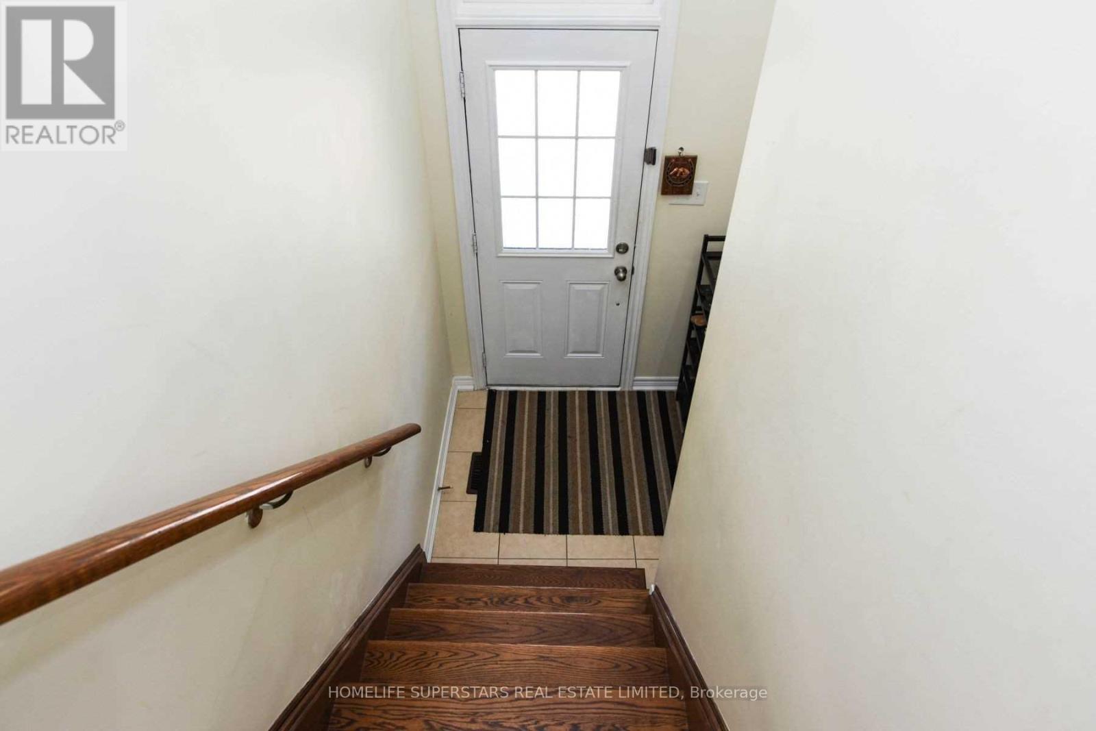 Photo 5 of 50 Sea Drifter Crescent, Brampton ON