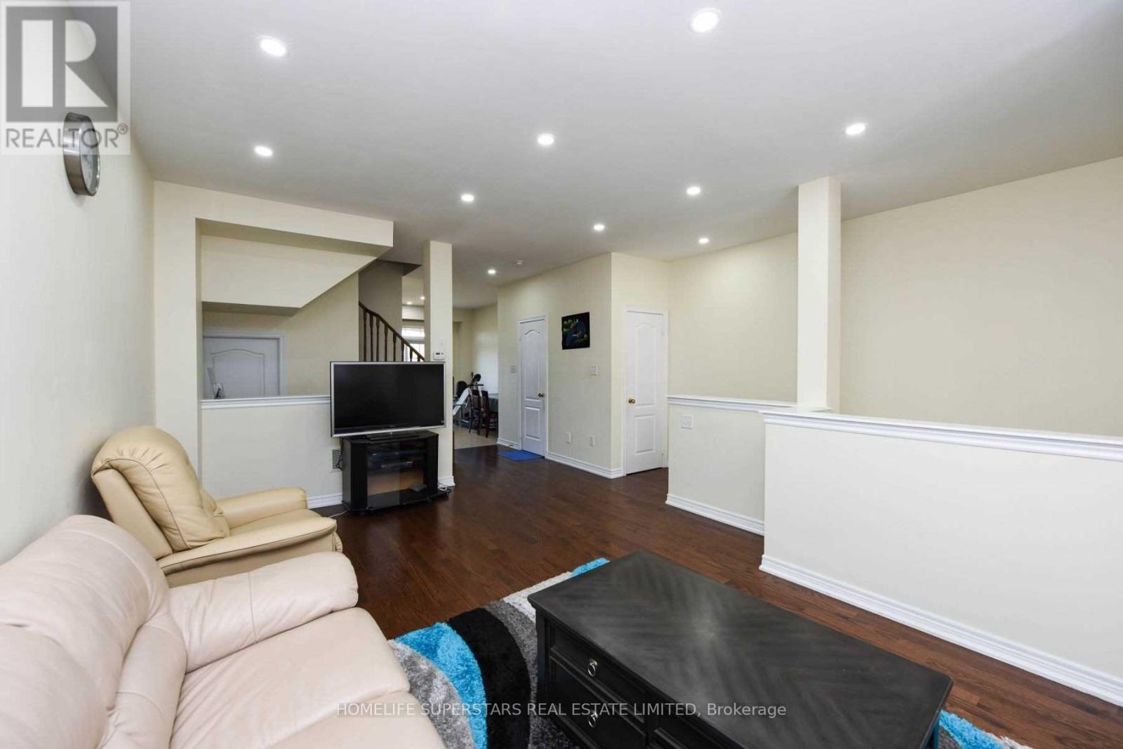 Photo 6 of 50 Sea Drifter Crescent, Brampton ON