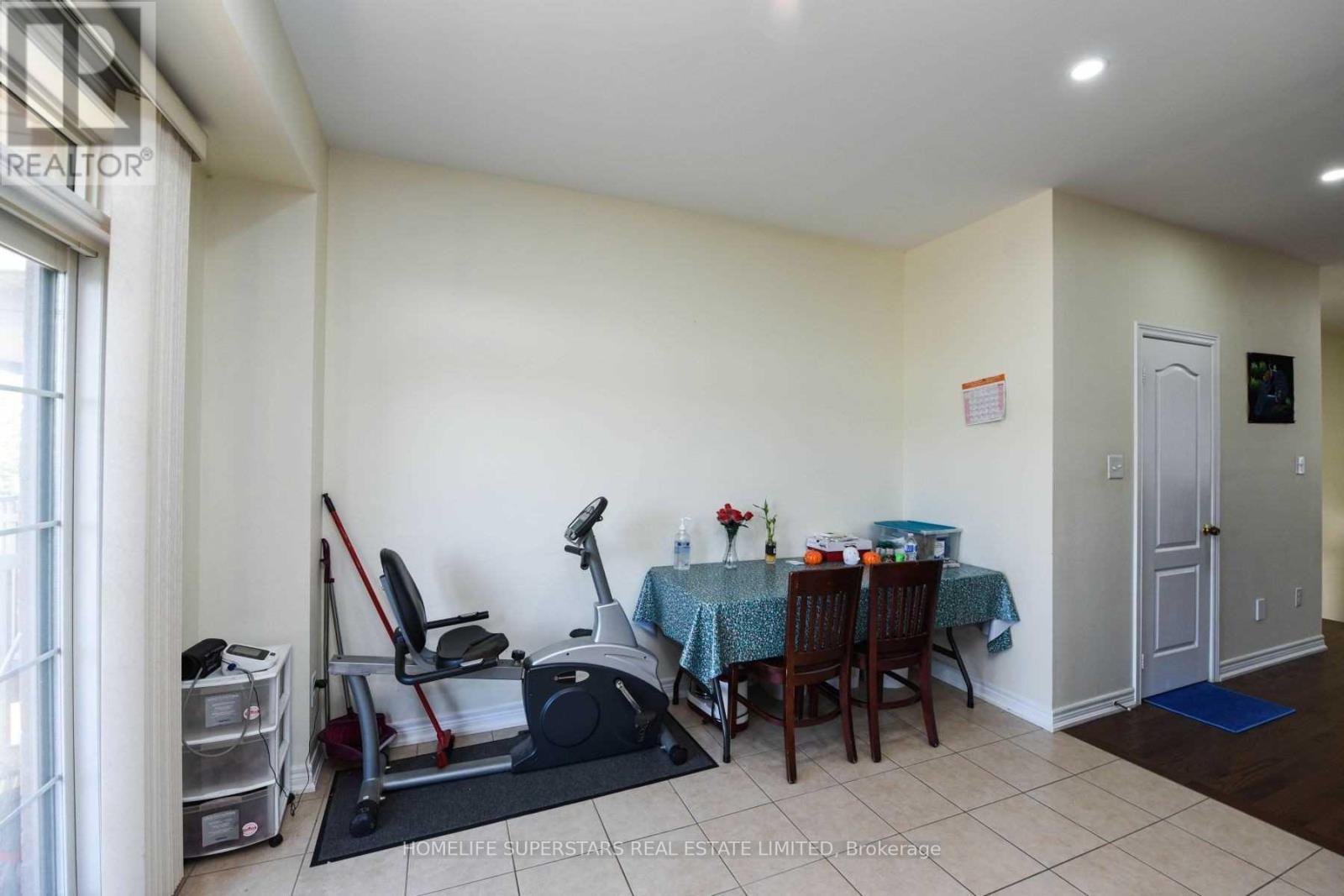 Photo 8 of 50 Sea Drifter Crescent, Brampton ON
