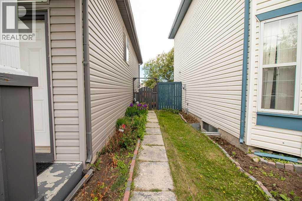Photo 37 of 126 Martin Crossing Manor Ne, Calgary AB